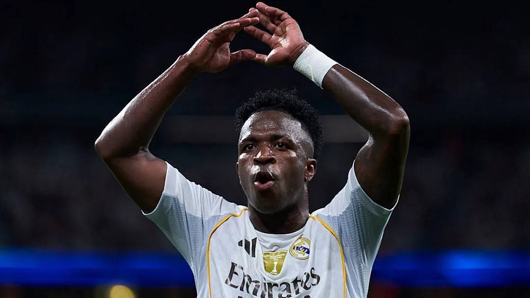 皇马2-1马洛卡，伯纳乌惊魂两分钟，维尼修斯绝杀登顶西甲